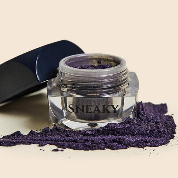 L.A. Colors - Iced Pigment Powder (Gleam), 0.11 oz and Sneaky Furless Eyeshadow - Picture 6 of 8